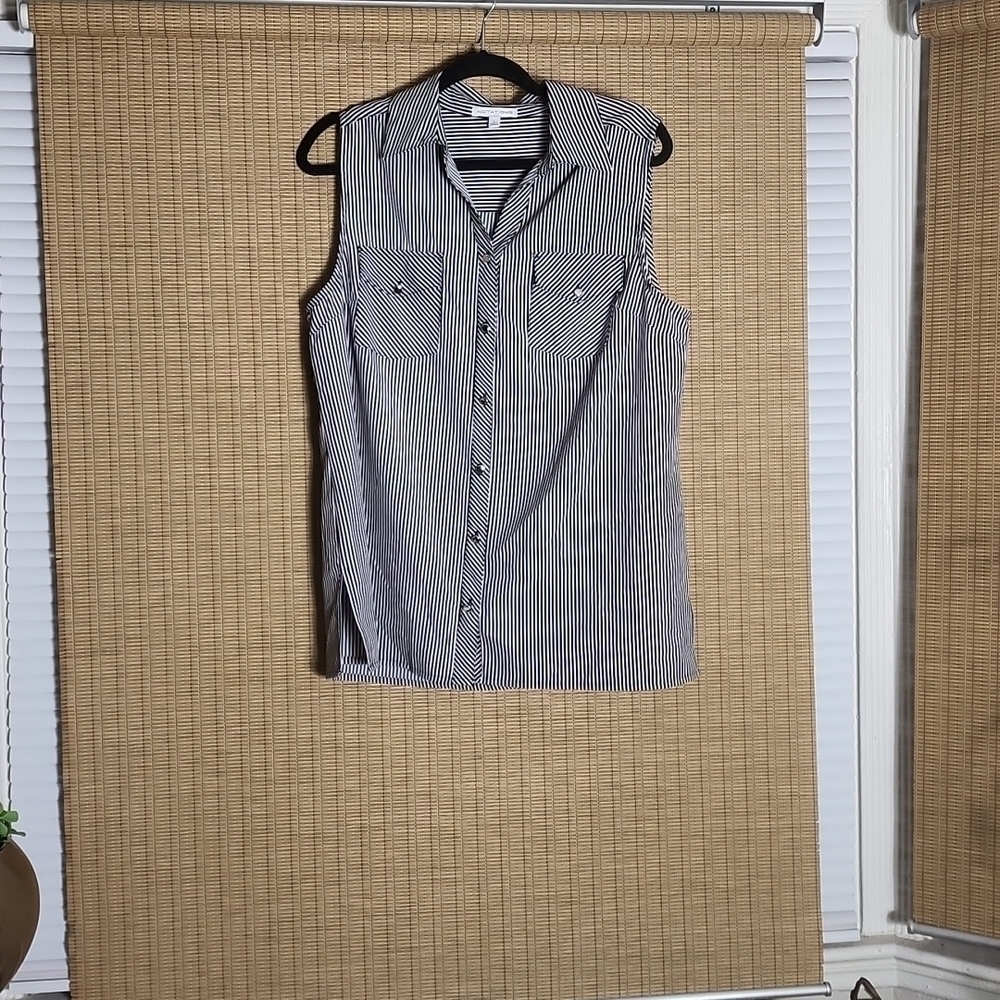 Notation short sleeves, black and white shirt